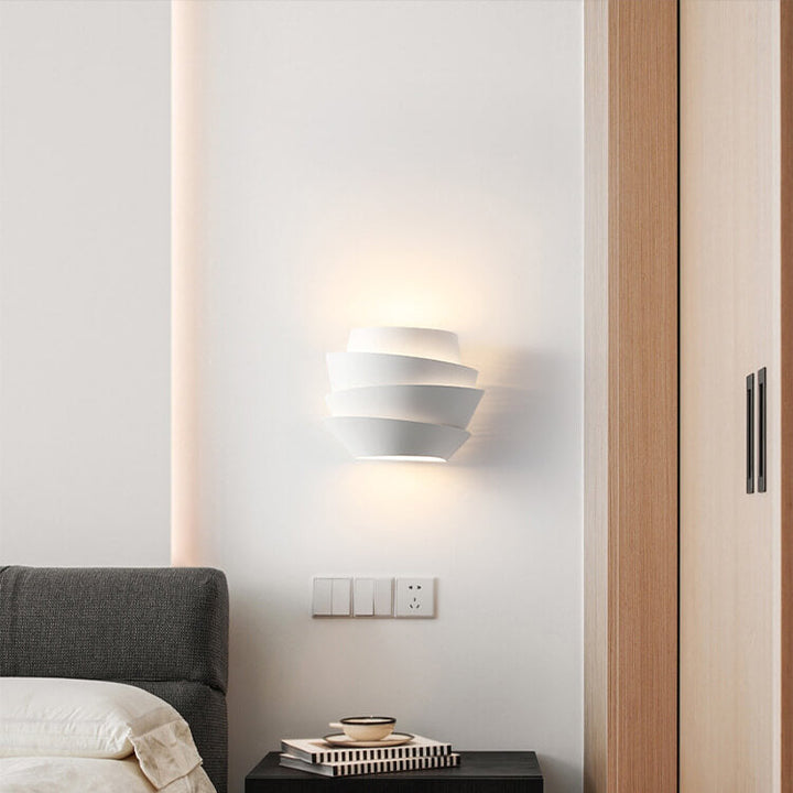 Skandinavisk vägglampa med dubbla ljuspunkter - NordGlow