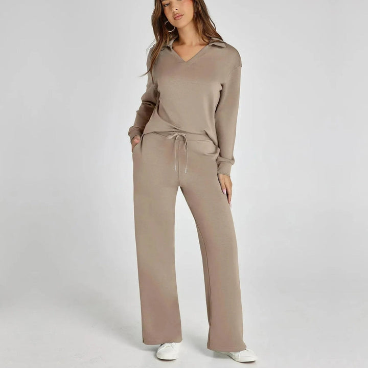 Loungewearset dam med V-ringad sweatshirt och vida mjukisbyxor