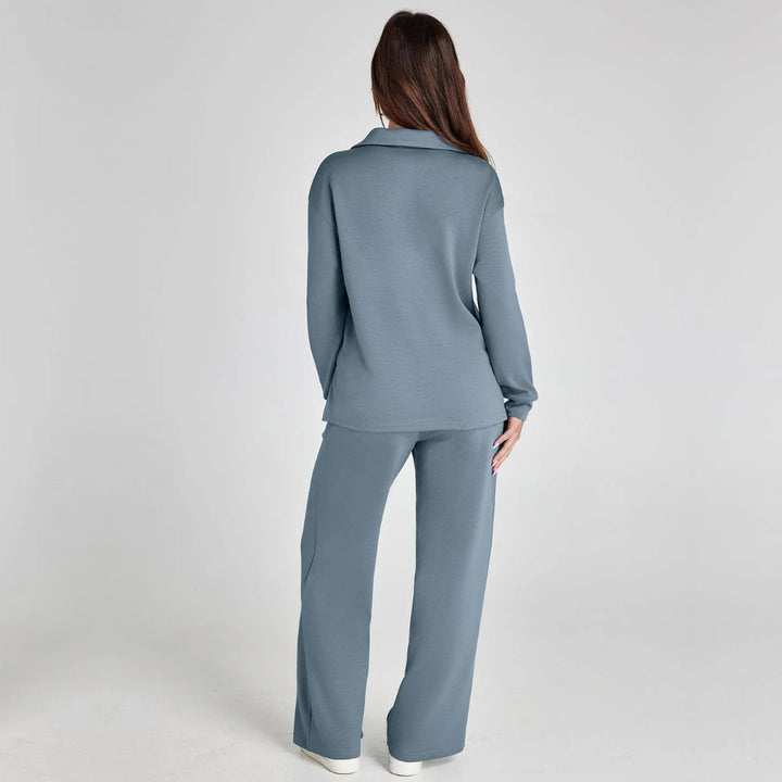 Loungewearset dam med V-ringad sweatshirt och vida mjukisbyxor