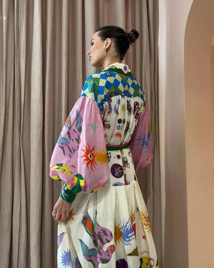 Utsvängd midiklänning med grafiskt allover-tryck - Lela