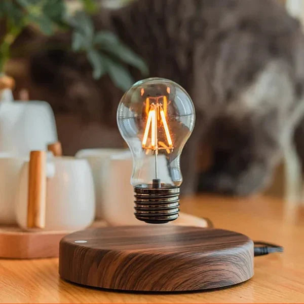 Svävande glödlampa med valnötsfärgad träbas - LevitaLux