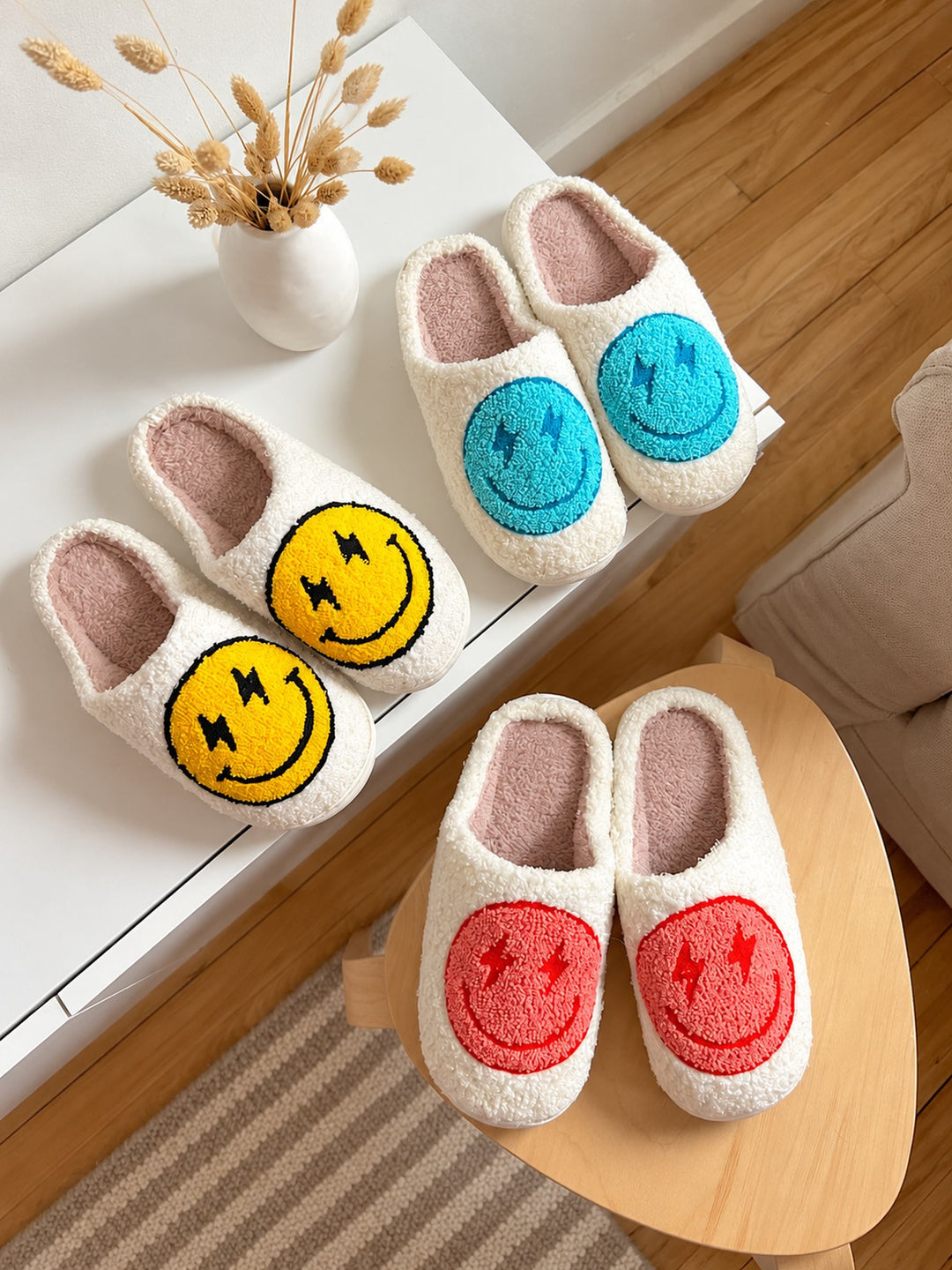 Tofflor med platåsula och smiley för dam