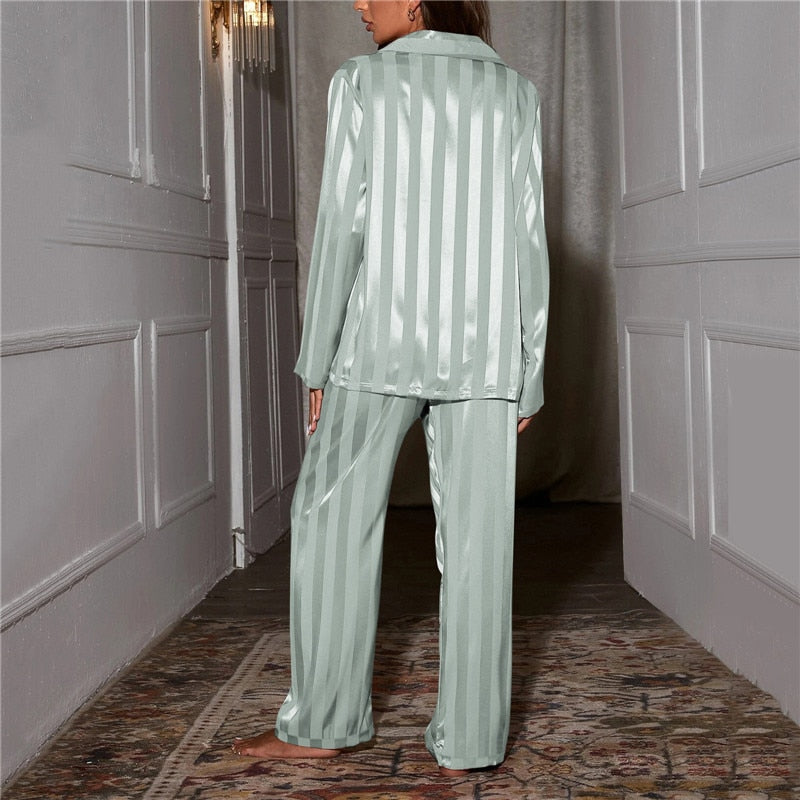 Lyxigt sidenpyjamas för dam – Nina