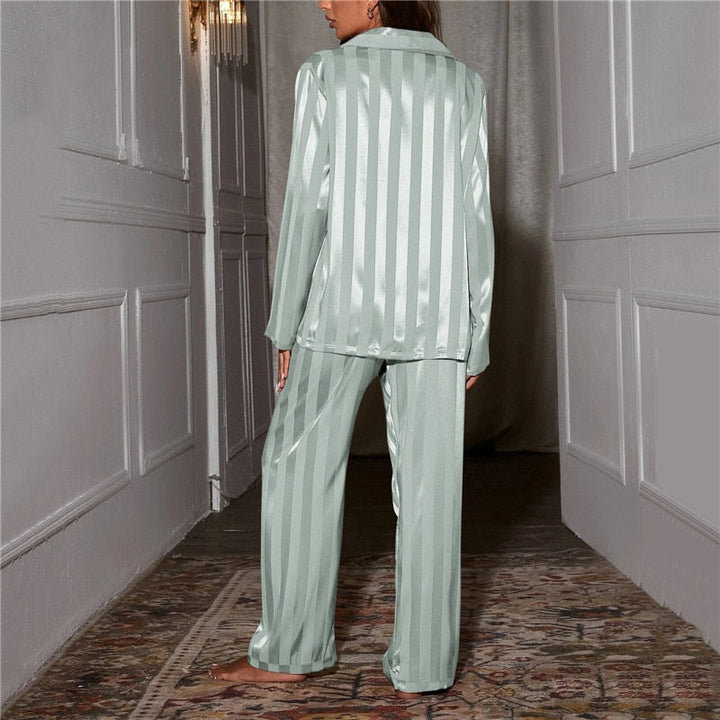 Lyxigt sidenpyjamas för dam – Nina