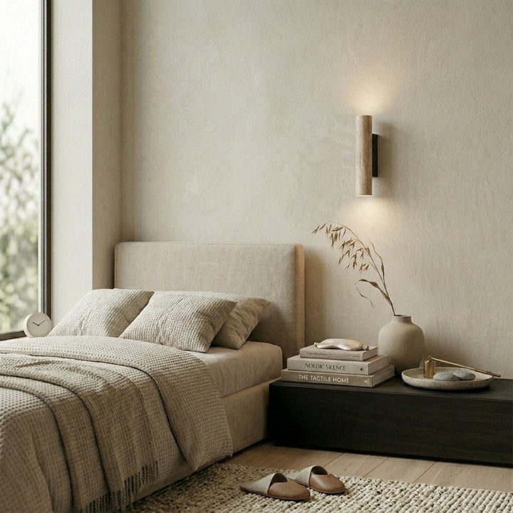 Vägglampa i travertin, vertikal cylinder – Beige natursten