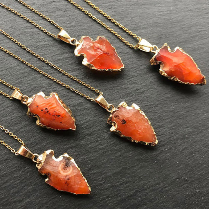 Halsband med pilspets i naturlig karneolkristall - Aeliana