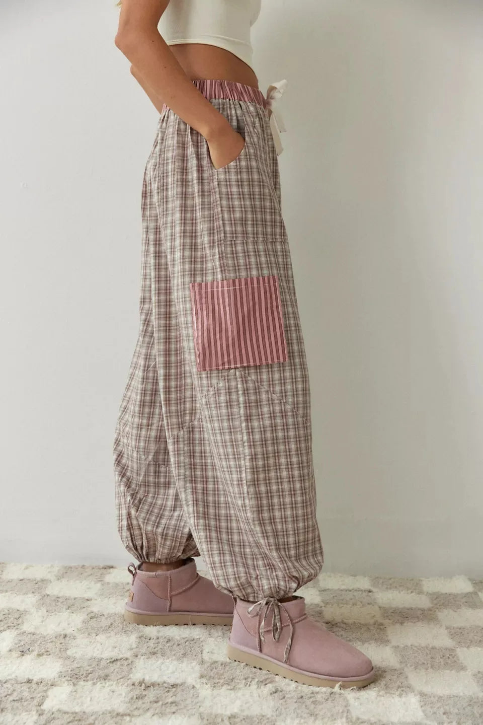 Pyjamasset för dam med knappdetalj och byxor med dragsko