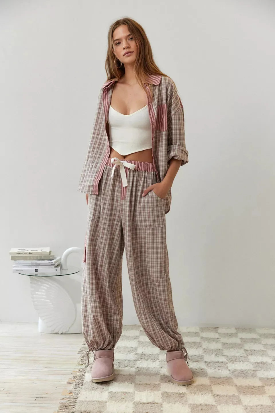 Pyjamasset för dam med knappdetalj och byxor med dragsko