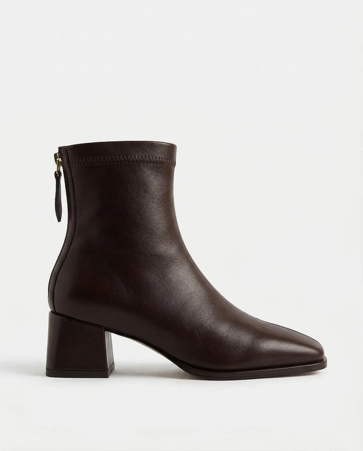 Ankelboots dam i läder med blockklack och fyrkantig tå