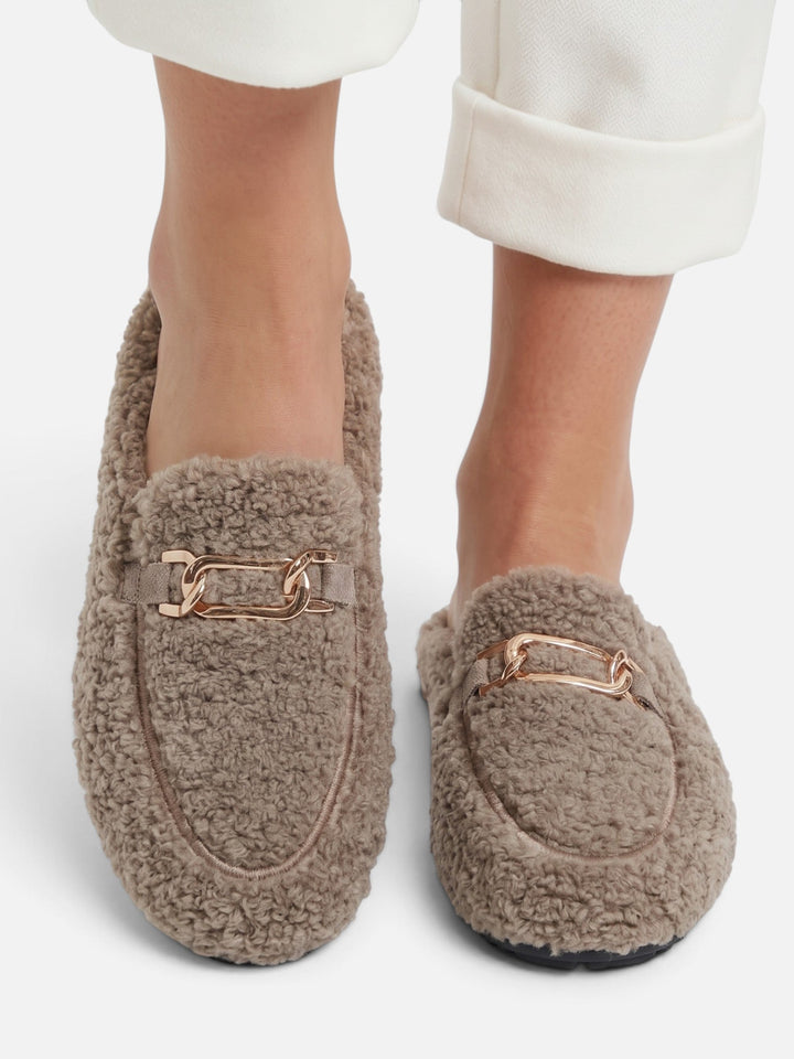 Loafer-mules i sherpa med kedja för dam