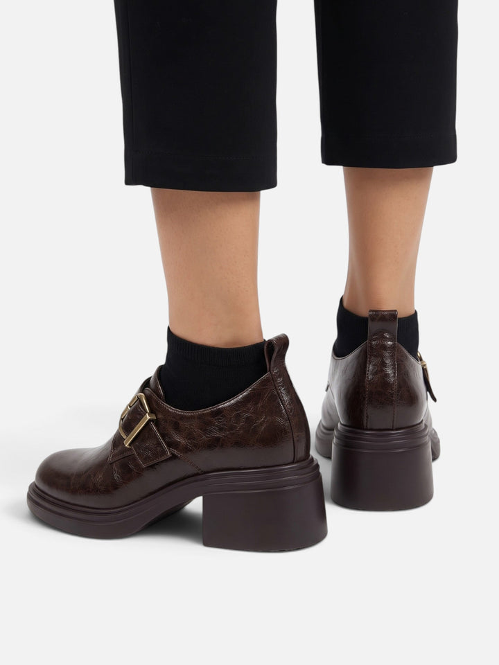 Loafers i läder med spänne och blockklack för dam