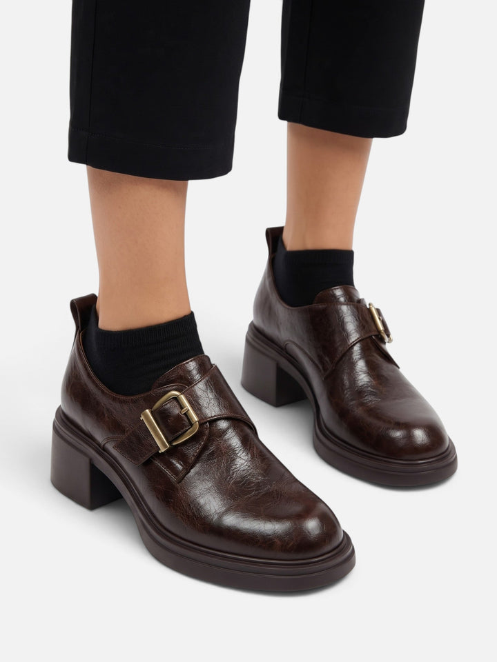 Loafers i läder med spänne och blockklack för dam